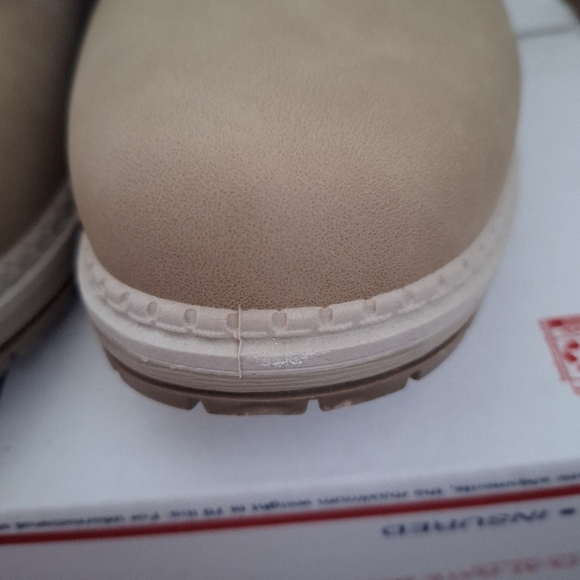 Boots - Picture 5 of 10